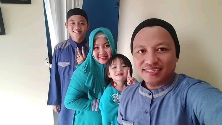 Pasangan suami istri terpisah dengan kedua anaknya saat terjadi gempa dan tsunami Palu. Takdir mempertemukan mereka kembali.