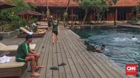 Timnas Indonesia U-19 Lepas Penat di Kolam Renang