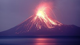 Aktivitas Gunung Anak Krakatau Kembali Meningkat