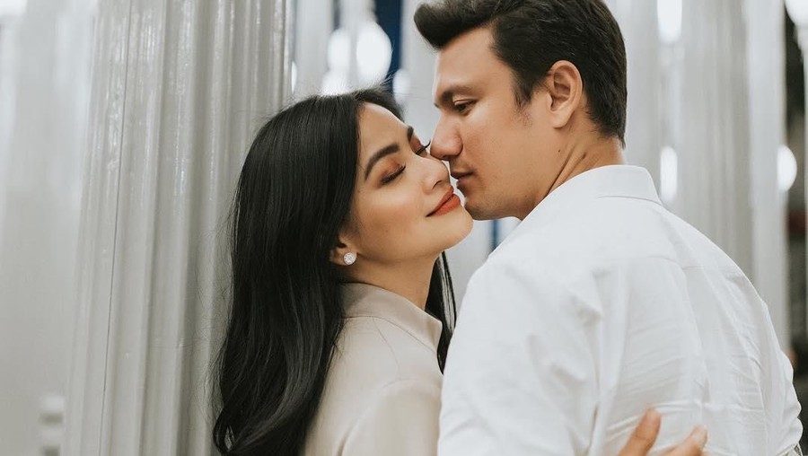Christian Sugiono dan Titi Kamal ungkap cara menjaga keharmonisan pernikahan yang sudah berusia sembilan tahun.