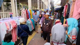 VIDEO: PKL Belum Dapat Los di Skybridge Tanah Abang
