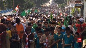 VIDEO: Jalan Sehat Sarungan di Hari Santri Nasional 2018