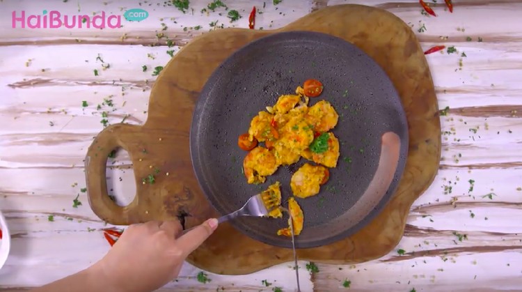 Resep Udang Crispy Telur Asin, Nikmatnya Udang Rasa Asin Gurih Resep udang crispy telur asin ini punya rasa khas telur asin yang gurih di lidah.