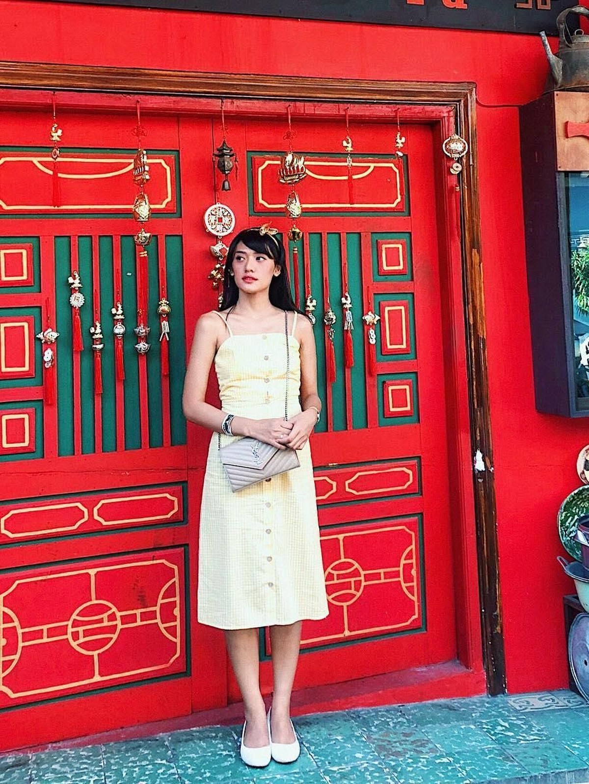 Memasuki usia kehamilan tiga bulan&comma; pesona Anissa Aziza semakin terpancar&period; Meski tengah mengandung&comma; Anissa tetap bisa tampil stylish di setiap kesempatan&period;