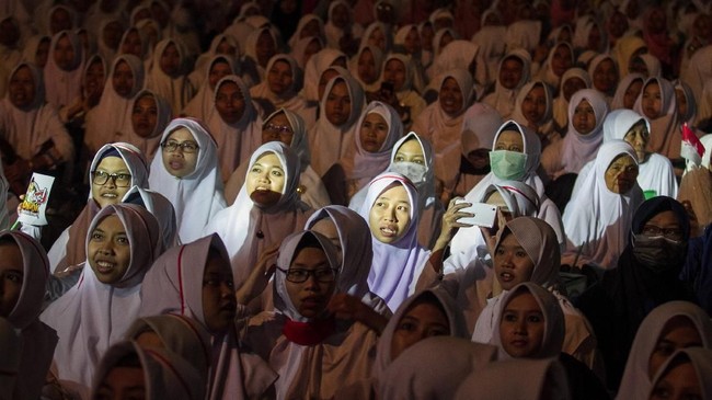 Deputi Kemenko Perekonomian Iskandar Simorangkir menyatakan penguatan literasi keuangan dapat mendukung ekosistem ekonoi pesantren yang mandiri.
