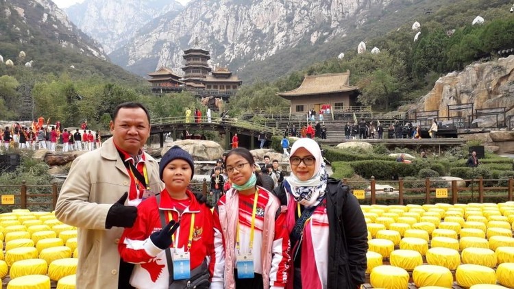 Ghaniya Zada Achari dan Emir Fadilghani Achari berprestasi di bidang Wushu. Apa tips dari Bunda kedua anak ini hingga hasilkan anak berprestasi?