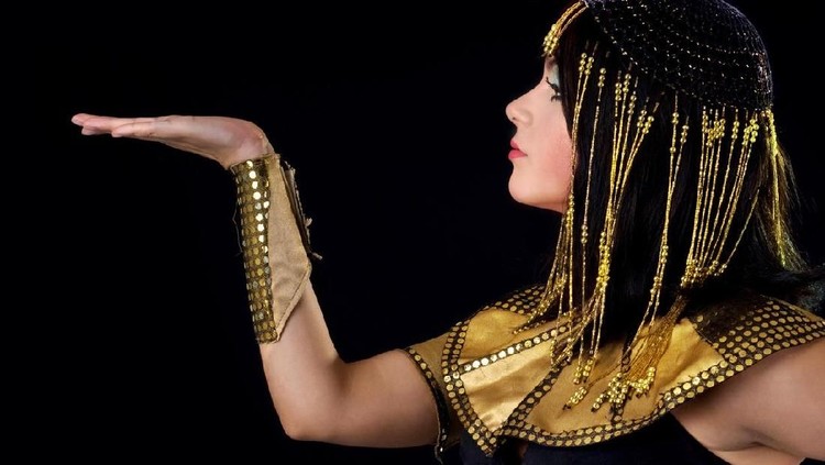 Cleopatra type woman with eyes closed.