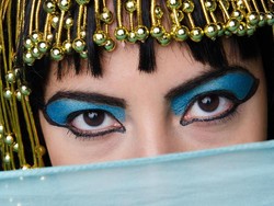 Dipakai Cleopatra hingga Ratu Victoria, Begini Sejarah Make Up