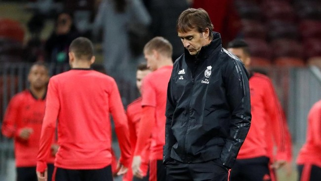 Julen Lopetegui merespons keputusan petinggi Real Madrid dengan sikap profesional dan hanya mengucapkan terima kasih kepada seluruh pihak di Los Blancos.