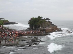Tanah Lot, Pura Sakral di Tengah Laut