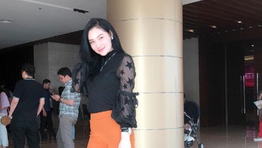 img-title Kata Putri Juby Soal Isu Punya Anak dengan Delon