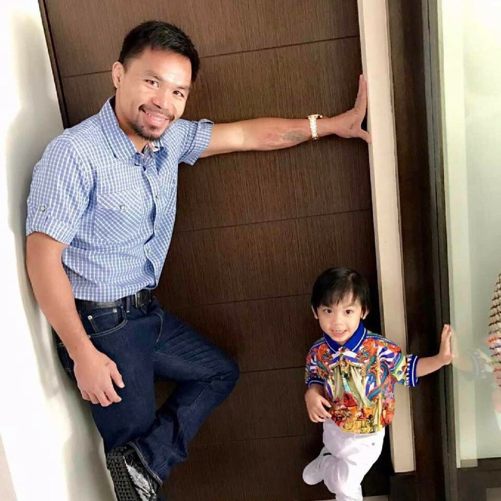 <p>Gaya kompak Manny Pacquaio dan Israel udah oke belum, Bun? (Foto: Instagram/mannypacquiao)</p>