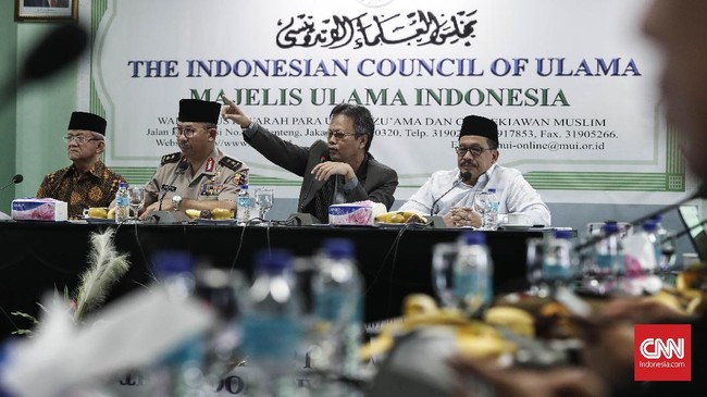 Wakil Ketua Umum Majelis Ulama Indonesia Yunahar Ilyas meninggal dunia di RS Sarjito Yogyakarta, pukul 23.47 WIB, Kamis (2/1).