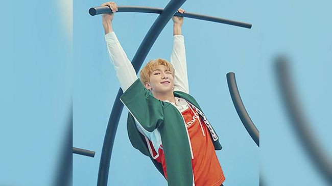 Anggota boyband BTS, RM, yang baru saja merilis mixtape solo keduanya, patut berbangga dengan menembus tangga lagu Billboard 200.
