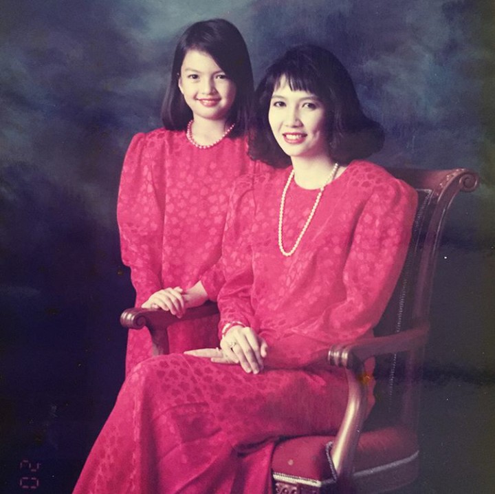 <p>Raline pakai baju kembaran dengan bunda. Mereka bagai pinang dibelah dua ya. He-he-he (Foto: Instagam @ralineshah)<br /><br /></p>