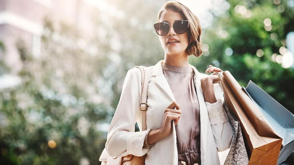 5 Hal Norak yang Dilakukan Orang Biar Kelihatan Berkelas, Hindari!