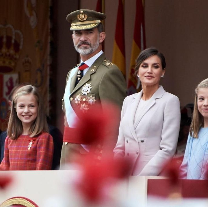 <p>Baru-baru ini Putri Leonor menjadi sorotan, pasalnya ia sudah memakai pin Golden Fleece di acara resmi. Pin tersebut menandakan bahwa Leonor adalah calon ratu Kerajaan Spanyol. (Foto: Getty Images)</p>