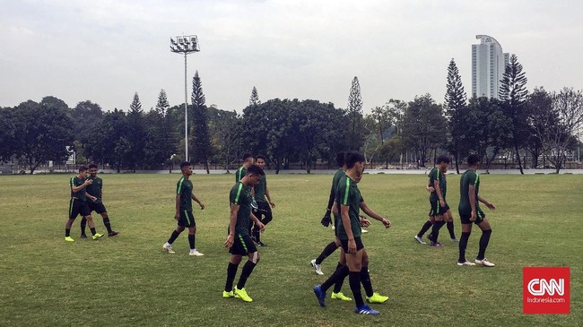 Timnas Indonesia U-19 menjalani latihan terakhir jelang laga ketiga fase grup Piala Asia U-19 2018 di Lapangan ABC kompleks GBK, Selasa (23/10) pagi.