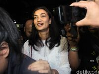 Seleb Nikahi Ibu Angkat, Guns N Roses Tiba Di Jakarta 