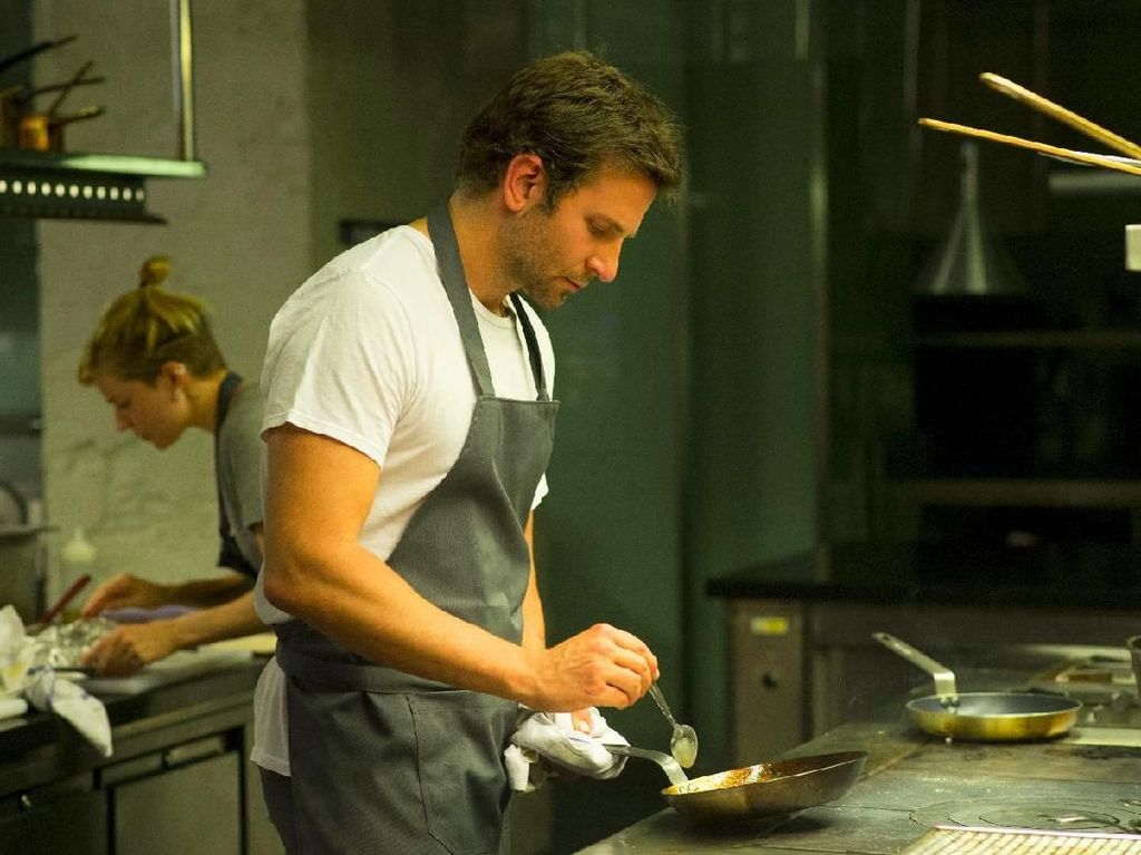 Makin Tua Makin Jadi! Ini Gantengnya Bradley Cooper Saat Jadi Chef Makin Tua Makin Jadi! Ini Gantengnya Bradley Cooper Saat Jadi Chef