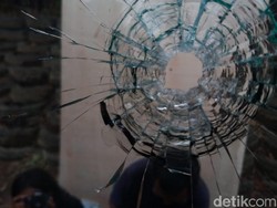 Plafon Rumah Warga Tangsel Bolong Kena Peluru Nyasar, Polisi Selidiki