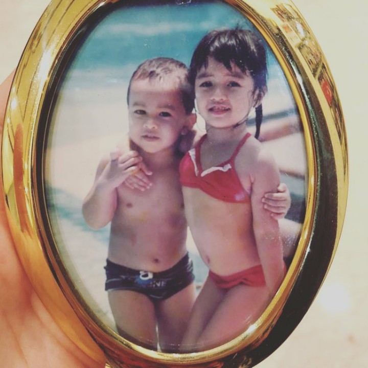 <p>Wah habis renang ya Raline? Damai banget lihat Raline akur dengan adiknya waktu kecil. (Foto: Instagam @ralineshah)</p>