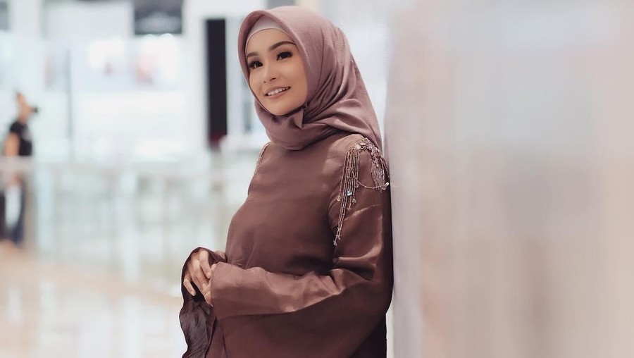 Soraya Larasati mengaku lebih nyaman berbisnis dengan seorang yang mengerti bisnis dibandingkan dengan teman sendiri.