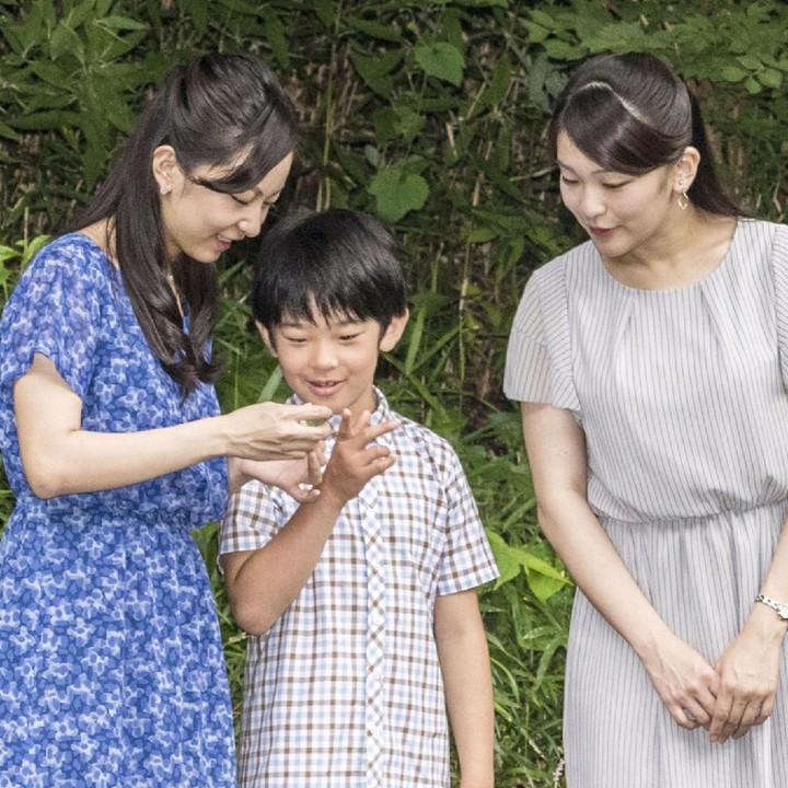 <p>Pangeran Hisahito juga akrab banget lho sama kakak-kakak perempuannya. (Foto: Instagram/famiglie__reali)</p>