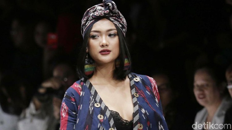 Seperti seorang anak pada umumnya, Marion Jola punya pandangan tersendiri tentang sosok sang ayah tercinta