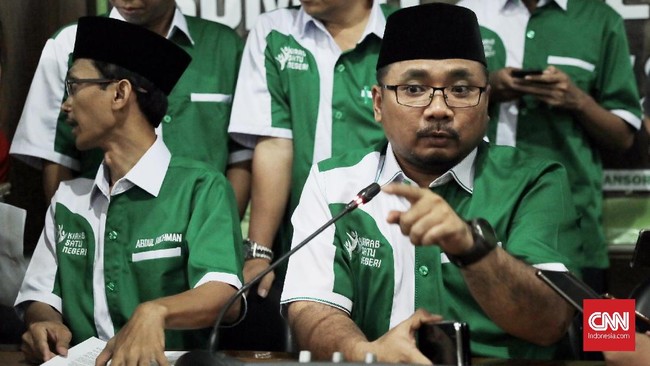 Ketua GP Ansor Yaqut Cholil Staquf menyebut keberadaan soal UN 'bubarkan Banser' di Garut adalah bukti hantu HTI masih bergentayangan di Indonesia.