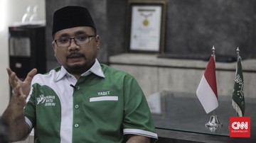 Ketua umum GP Ansor Yaqut Cholil saat wawancara khusus dengan CNNIndonesia.com, Jakarta (24/10). (CNN Indonesia/ Hesti Rika)