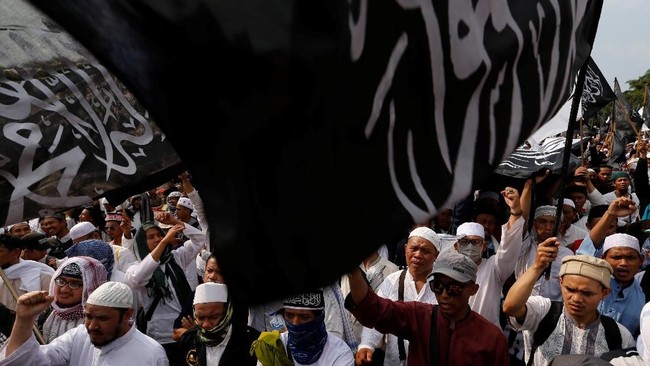 Sekitar seribuan massa Aksi Bela Tauhid telah berkumpul di Patung Kuda untuk melakukan aksi di depan Kemenkopolhukam, Jakarta Pusat.