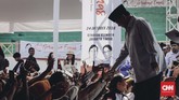 FOTO: Emak dan Anak Minum Susu di Pusaran Pilpres Gerakan Emak-emak dan Anak Minum Susu (Emas) merupakan rangkaian dari Revolusi Putih yang menjadi salah satu program pasangan Prabowo-Sandiaga.