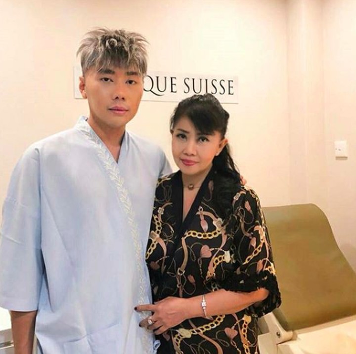 <p>Kata Roy Kiyoshi, sang bunda adalah sumber inspirasinya. Wah, so sweet ya, Bun. (Foto: Instagram/ @lanychandrawaty)   </p>