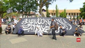 VIDEO: Ribuan Massa Aksi Mengecam Pembakar Bendera di Garut