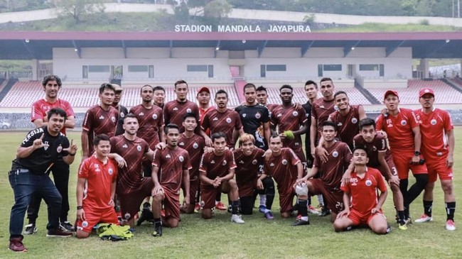 Tim Macan Kemayoran melalui Corporate Social Responsibility (CSR) menggagas program 'Persija untuk Indonesia: Satu Hati Lawan Corona'.