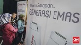 FOTO: Emak dan Anak Minum Susu di Pusaran Pilpres Gerakan Emak-emak dan Anak Minum Susu (Emas) merupakan rangkaian dari Revolusi Putih yang menjadi salah satu program pasangan Prabowo-Sandiaga.