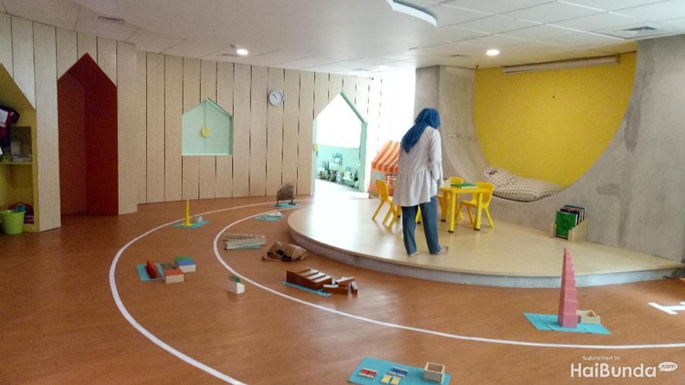 Toddlers Town, Penitipan Anak Berlandaskan Metode Montessori Jika biasanya metode montessori diterapkan di sekolah, Toddlers Town menerapkannya di penitipan anak sehingga kegiatan si kecil lebih berfaedah.