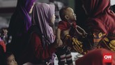 FOTO: Emak dan Anak Minum Susu di Pusaran Pilpres Gerakan Emak-emak dan Anak Minum Susu (Emas) merupakan rangkaian dari Revolusi Putih yang menjadi salah satu program pasangan Prabowo-Sandiaga.