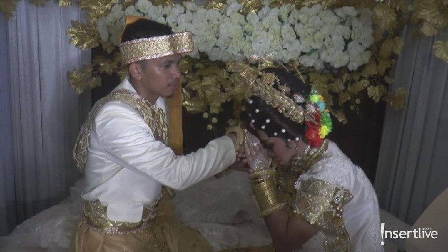 Setelah resmi menikah, Evi Masamba justru terlihat pingsan pelaminan.