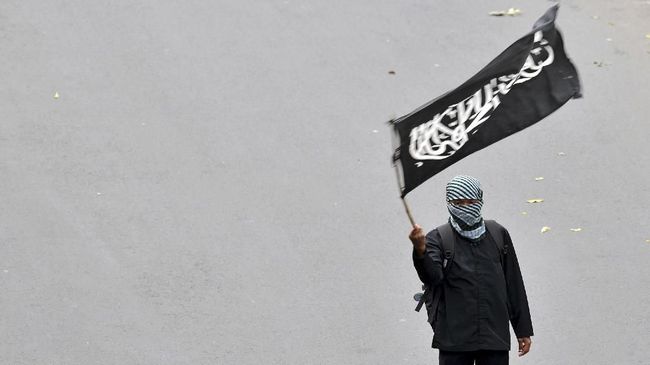 DPR Minta TNI Investigasi Foto Enzo Pegang Bendera Tauhid Anggota Komisi I DPR RI Evita Nursanty meminta TNI menginvestigasi foto Enzo Zenz Allie yang sedang memegang bendera bertuliskan kalimat tauhid.