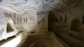 FOTO: Vandal Hinakan Situs Sejarah 2.600 Tahun di Libya Sebuah situs bersejarah peninggalan era Yunani dan Romawi di Libya dirusak oleh pelaku vandal dengan mencoret dindingnya dengan grafiti.
