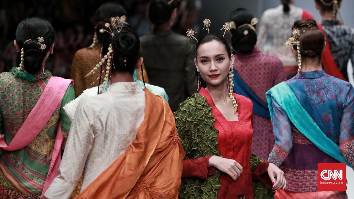 FOTO: Racikan Kehalusan Wanita dalam 'Sutra Dewangga' Obin