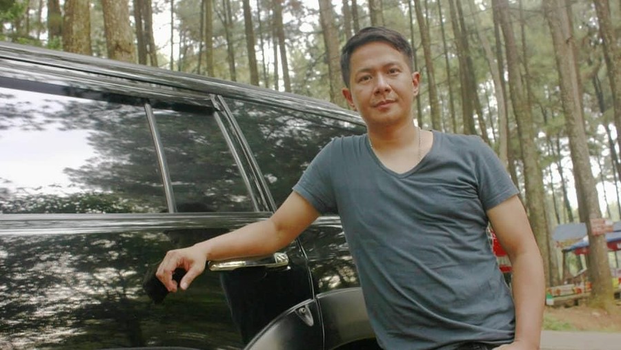 Delon Thamrin, Ajun Perwira dan Nassar Sungkar berhasil menggaet janda kaya untuk menikah dengannya. 