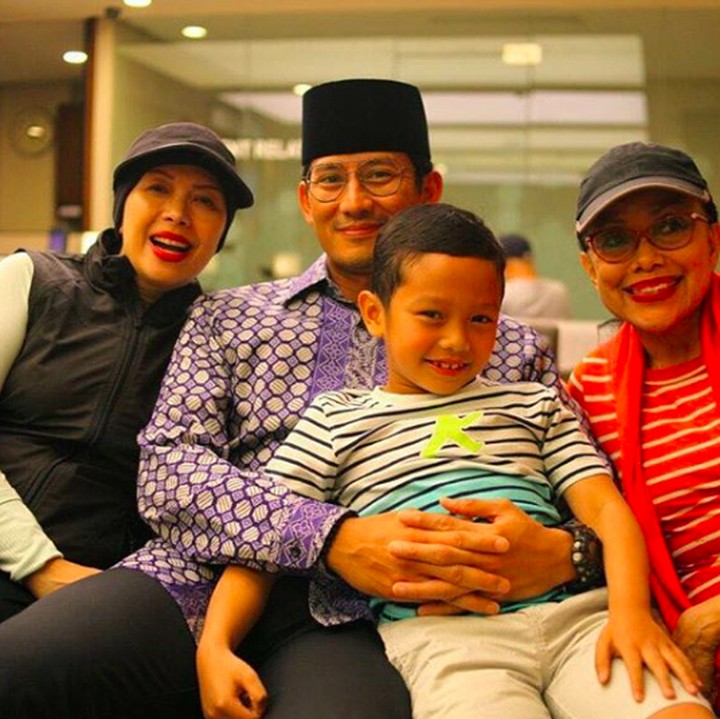 <p>Wah, Sulaiman sudah siap dikhitan nih, Bun. Hebat kamu, Nak! (Foto: Instagram/ @sandiuno)  </p>