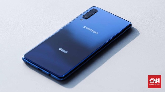CNNIndonesia.com berkesempatan lebih intim selama sepekan dengan Samsung Galaxy A7 yang dibekali tiga kamera belakang.