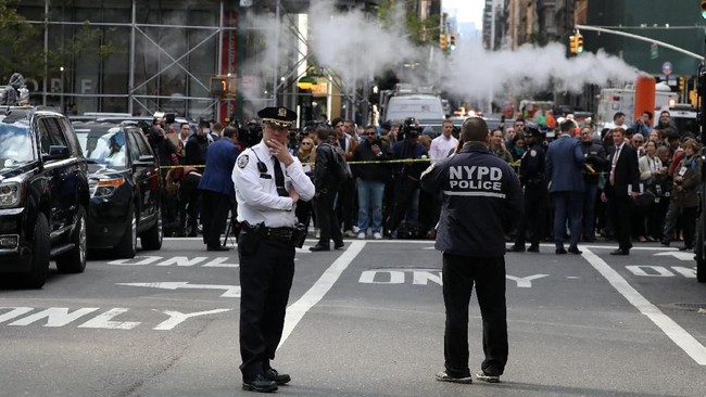 FBI menegaskan 13 paket bom yang ditujukan kepada 11 tokoh terkenal di Amerika Serikat (AS) bukan berisi alat peledak palsu.