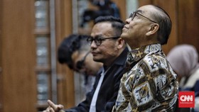 Baca Pleidoi, Johannes Kotjo Akui Keliru dan Menyesal