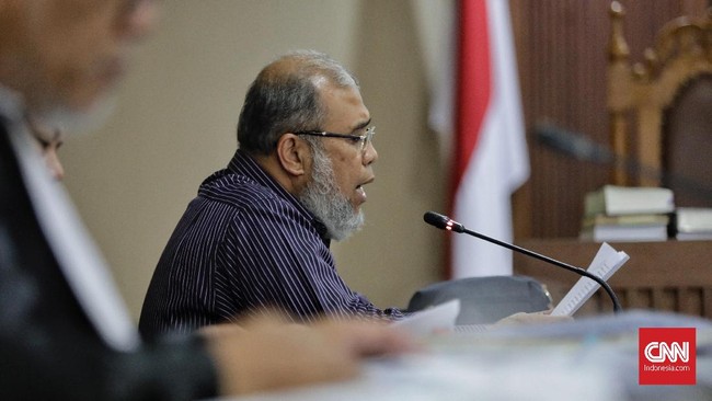 Mantan Hakim Konstitusi, Patrialis mengikuti Sidang pendahuluan permohonan PK di Pengadilan Tindak Pidana Korupsi Jakarta, Kamis, 25 Oktober 2018. CNNIndonesia/Adhi Wicaksono