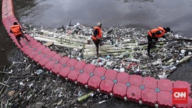 Pasukan Oranye Berani Adang Banjir, 'Takut' Pada Harga Rokok